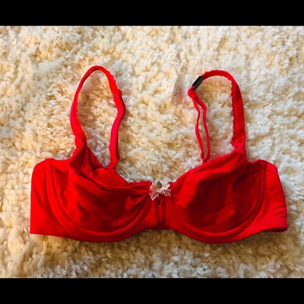 New Body by VS unlined Bra , New with Tags, 36C